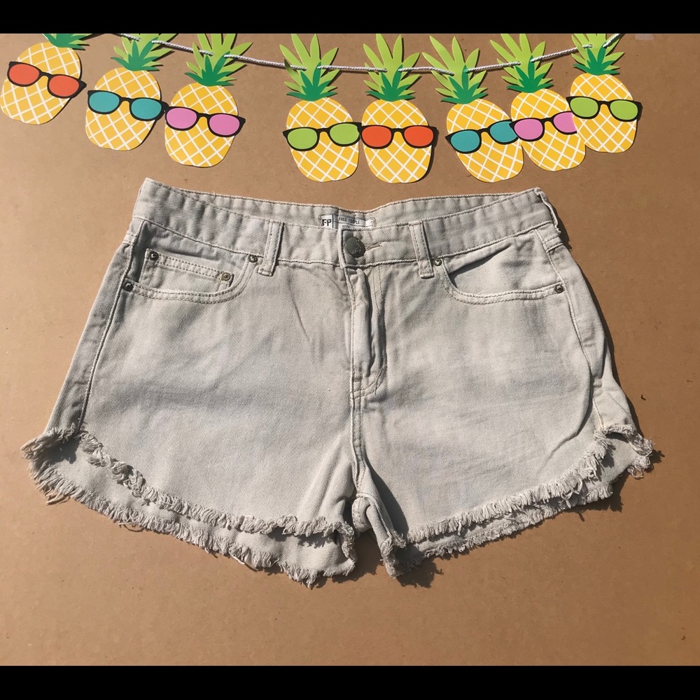 FREE PEOPLE NWOT LIGHT WASH DENIM DESTROYED SHORTS
